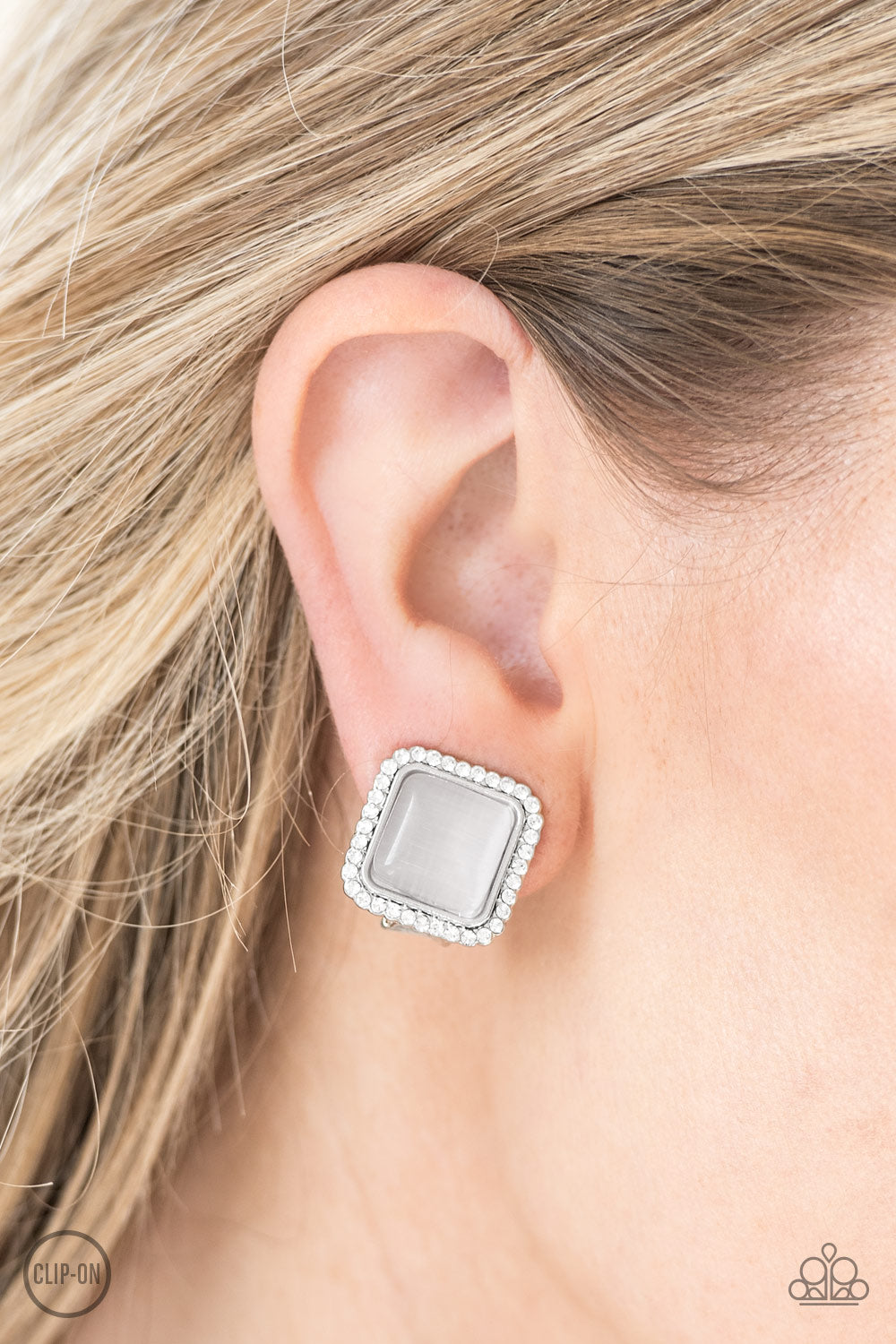 Cinderella Chic - White Clip-On